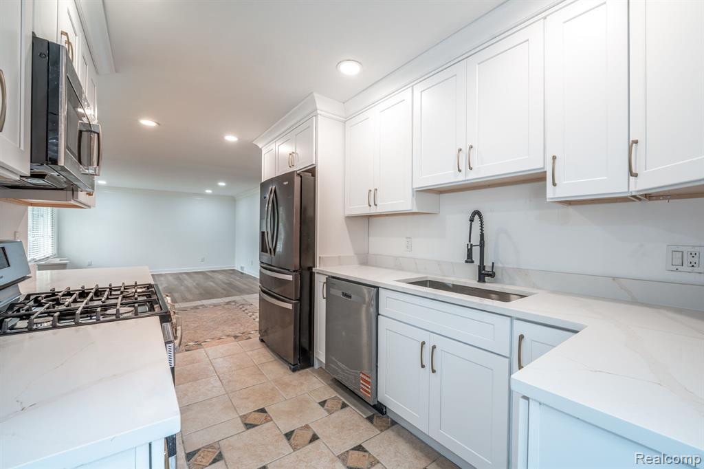 28419 Park Court, Madison Heights, MI 48071 — Photo 4