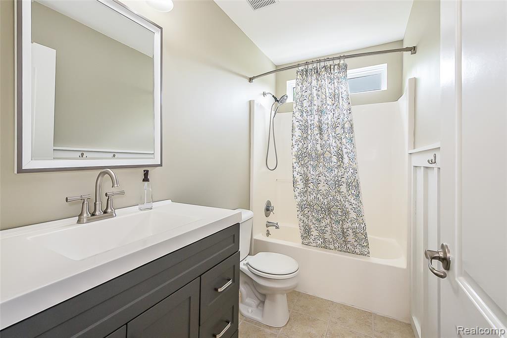 29811 Bradford Drive, New Hudson, MI 48165 — Photo 22