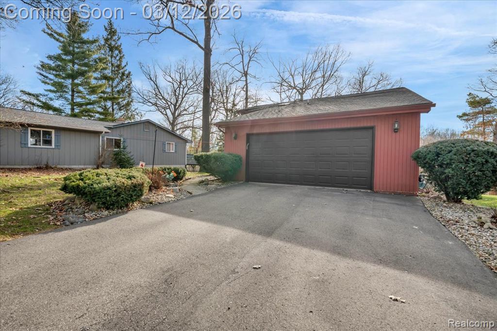 1351 Glen Oak Drive, Holly, MI 48442 — Photo 4