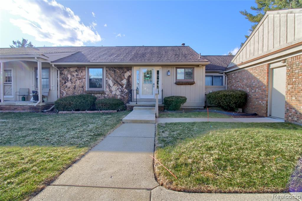 9780 Cambridge Court Cambridge CT., 3, South Lyon, MI 48178 — front exterior
