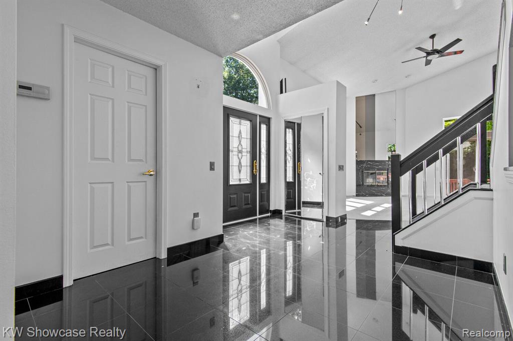 6255 WHISPERING MEADOWS Drive, White Lake, MI 48383 — Photo 17