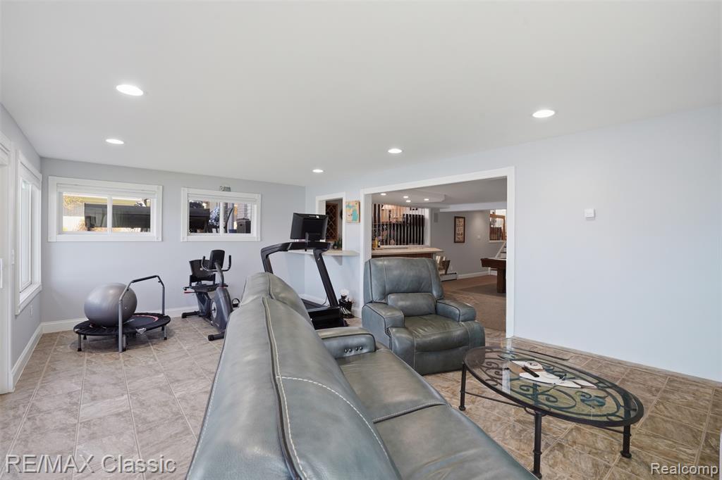 547 Deer Run, White Lake, MI — Photo 43