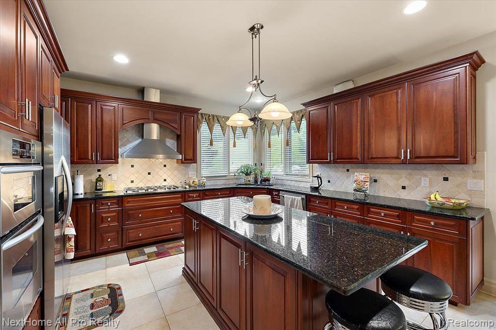 18730 MARBLE HEAD Drive, Northville, MI 48168 — Photo 21