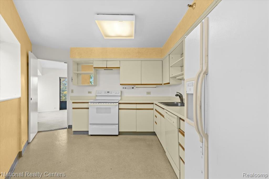 5000 Town Center, 408, Southfield, MI 48075 — Photo 10
