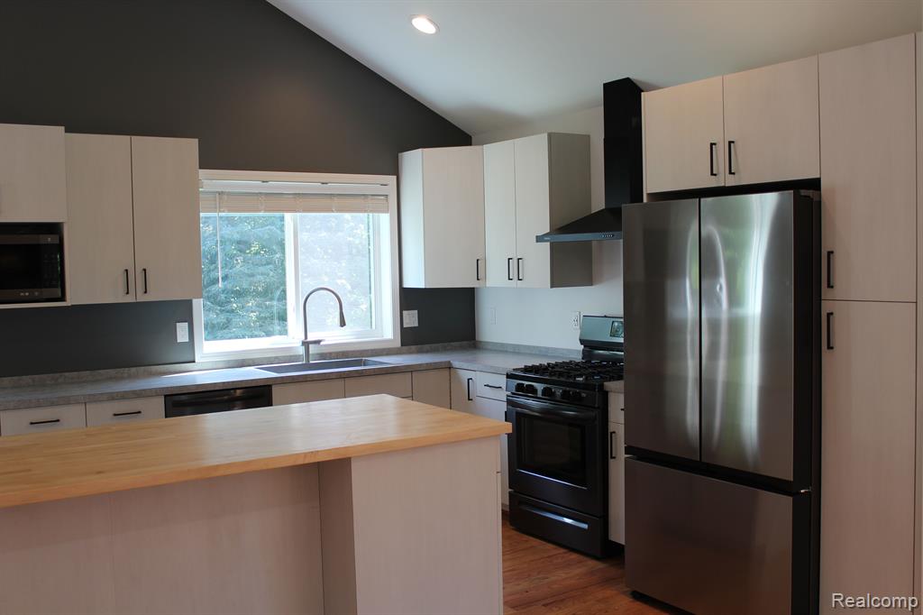 9025 GLASGOW Drive, White Lake, MI — Photo 5
