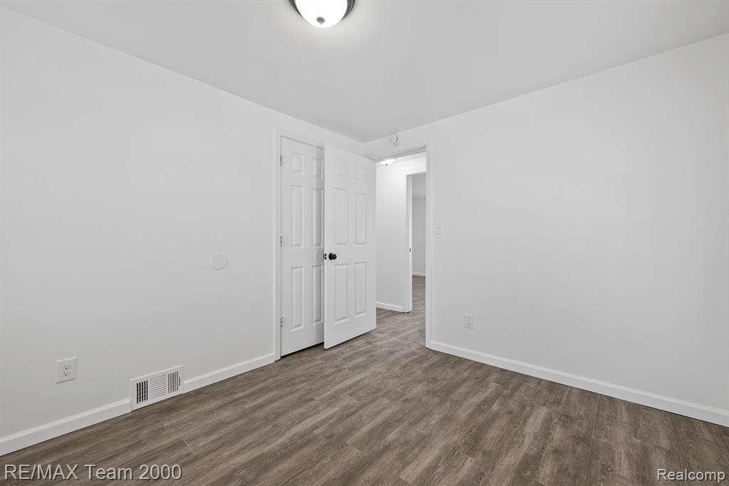6446 CALHOUN Street, Dearborn, MI 48126 — Photo 17