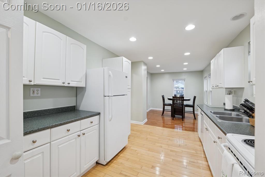 537 Andresen Court, Hazel Park, MI 48030 — Photo 12