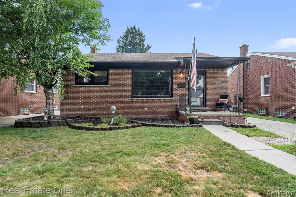9381 Fox Avenue, Allen Park, MI 48101