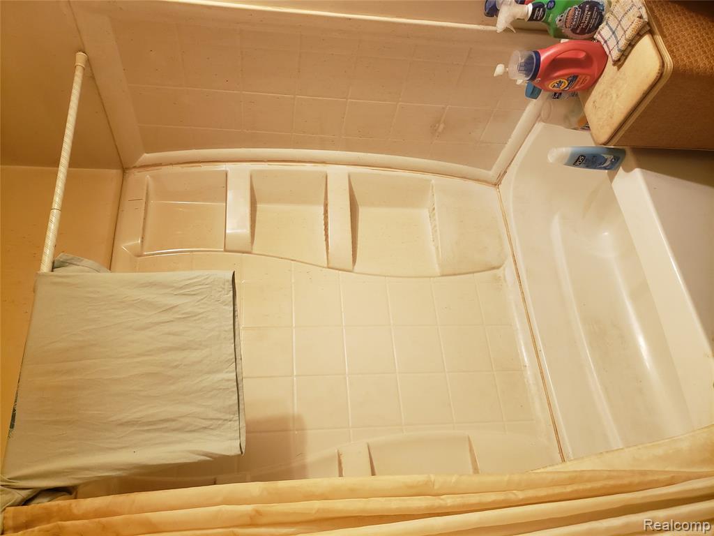 4534 Raubinger Road, Swartz Creek, MI 48473 — Photo 14