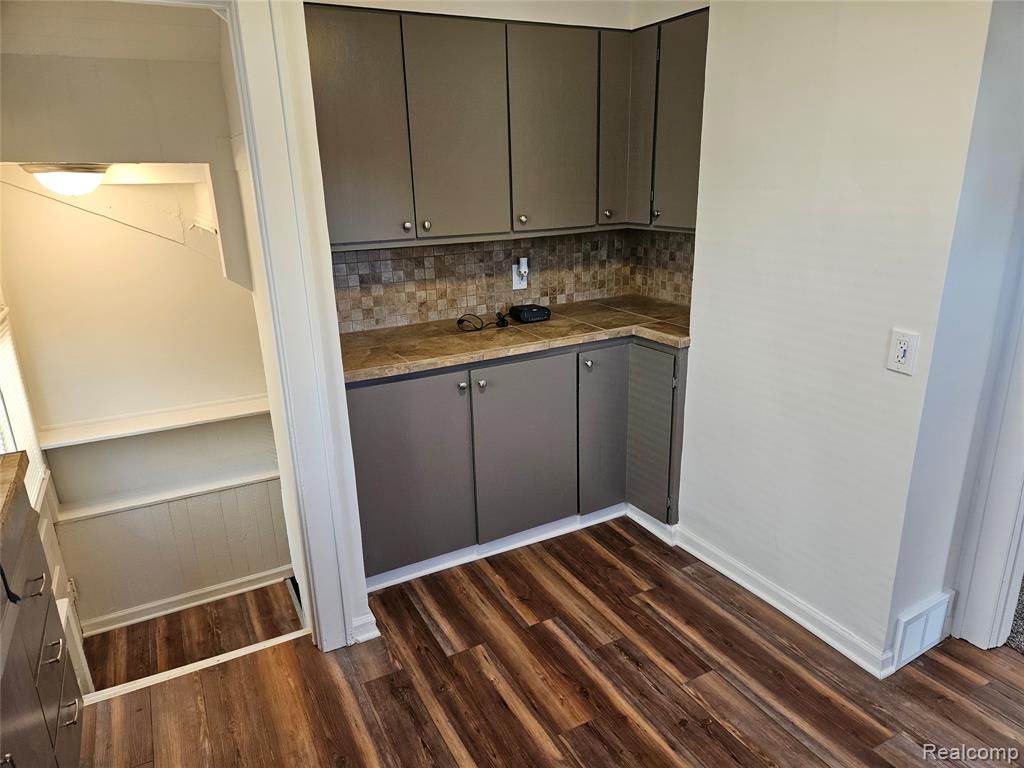 621 W Atherton Road, Flint, MI 48507 — Photo 10