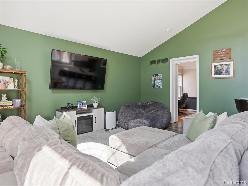 2073 Lochmoor Boulevard, Grosse Pointe Woods, MI 48236 — Photo 20