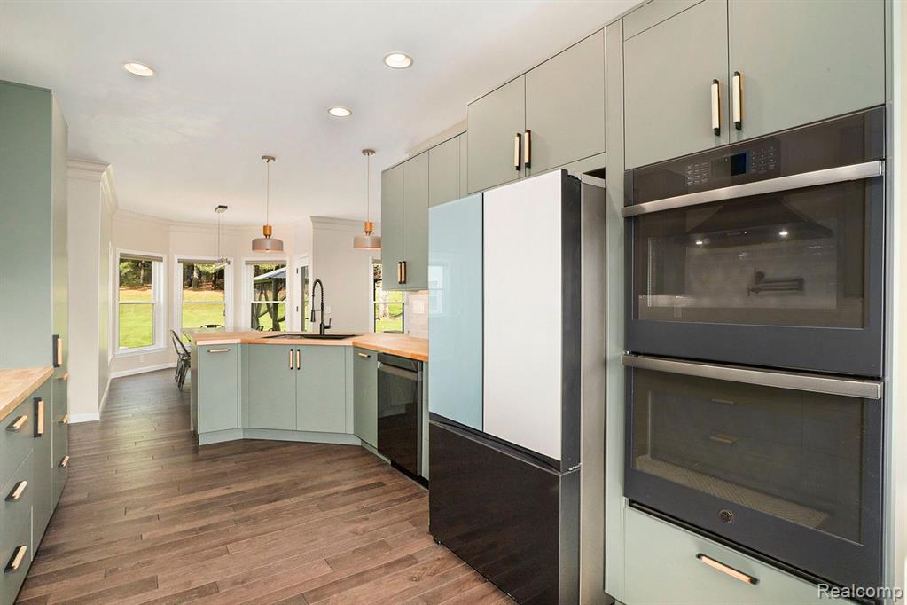 5489 Pine Lake Drive, Brighton, MI 48116 — Photo 14