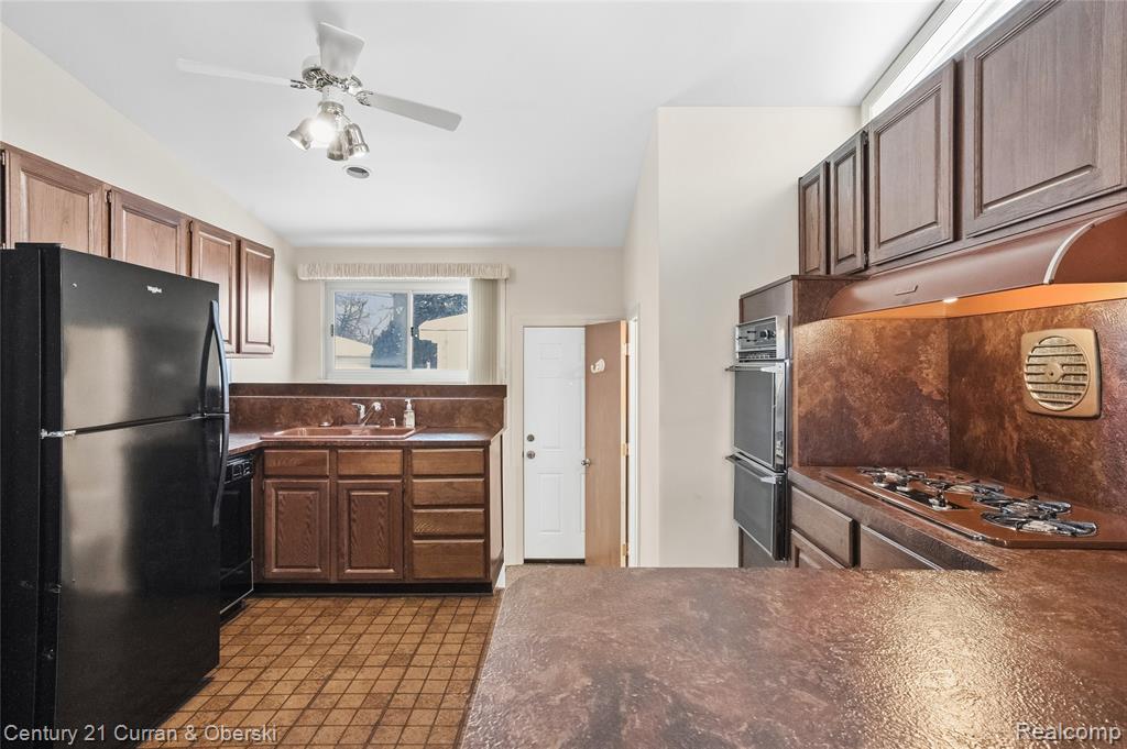 7479 N Charlesworth Street, Dearborn Heights, MI 48127 — Photo 11