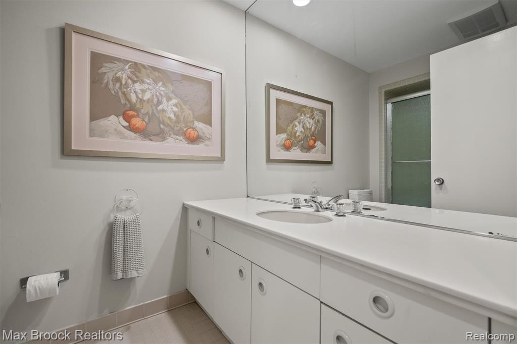 5137 Woodlands Drive, 24, Bloomfield Hills, MI 48302 — Photo 17