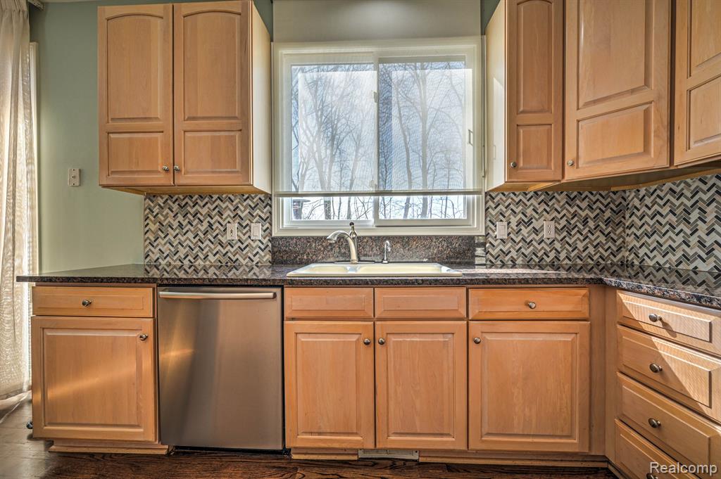 40832 KINGSLEY Lane, Novi, MI 48377 — Photo 12