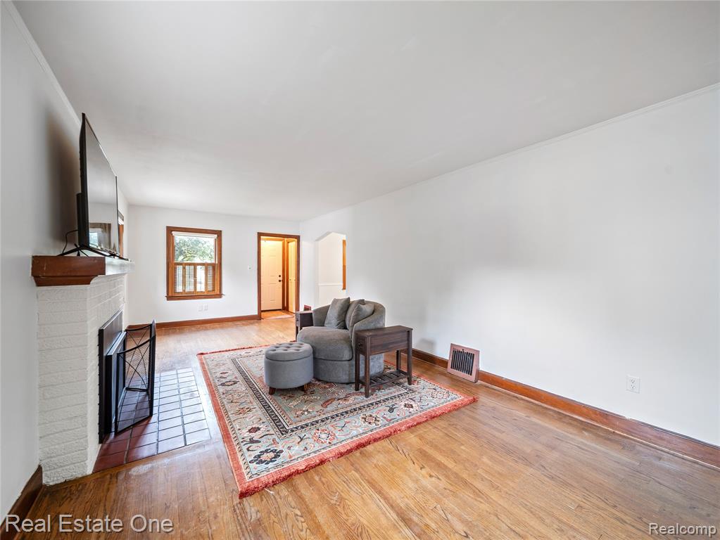 609 N Michigan Avenue, Howell, MI 48843 — Photo 4