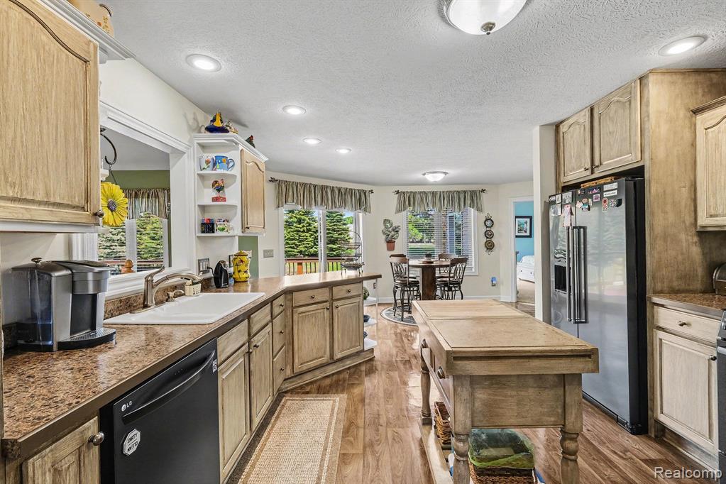 408 N Outlook Court, Perry, MI 48872 — Photo 11