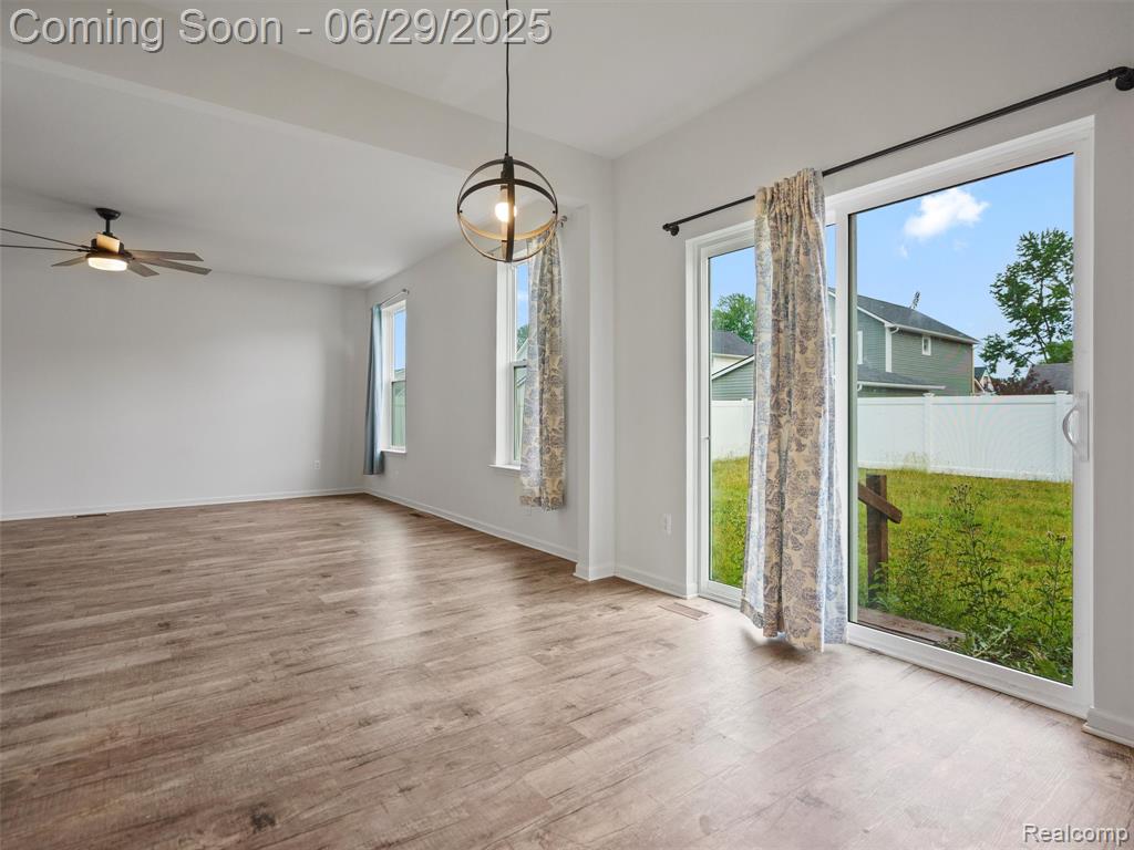 399 W DALLAS Avenue, Madison Heights, MI 48071 — Photo 13