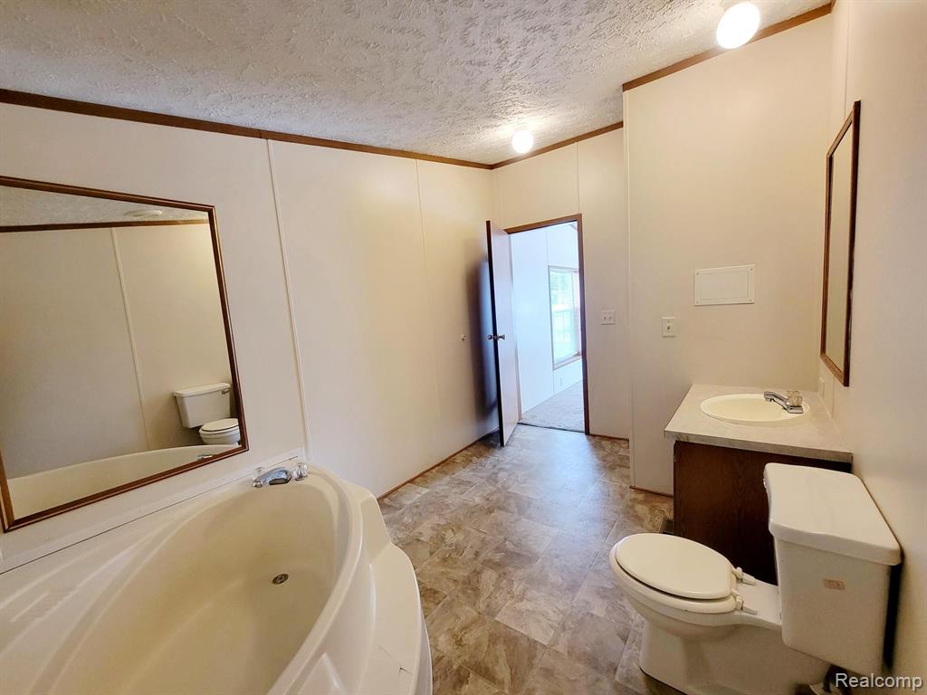 93 Woodcrest Drive, Swartz Creek, MI 48473 — Photo 9