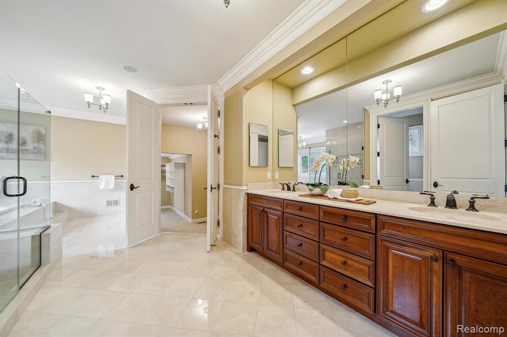 810 HIGHWOOD Drive, Bloomfield Hills, MI 48304 — Photo 20