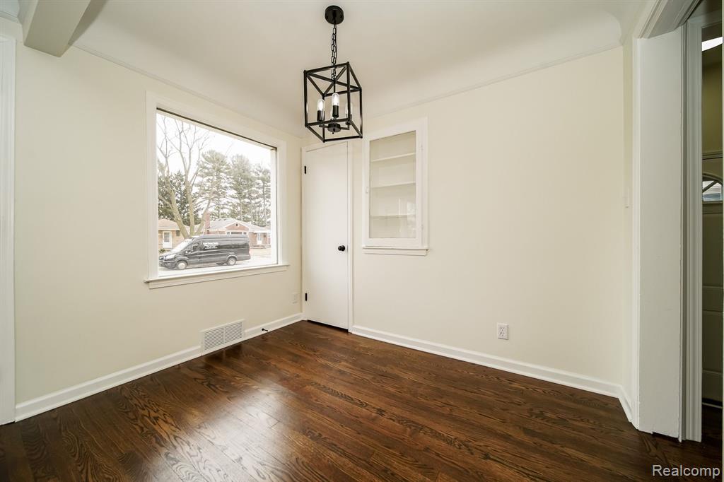 6855 KINGSBURY Street, Dearborn Heights, MI 48127 — Photo 14