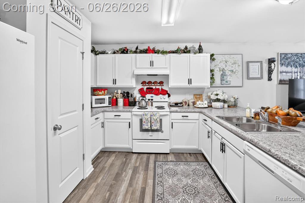 528 Turn Bull Street, Lapeer, MI 48446 — Photo 14