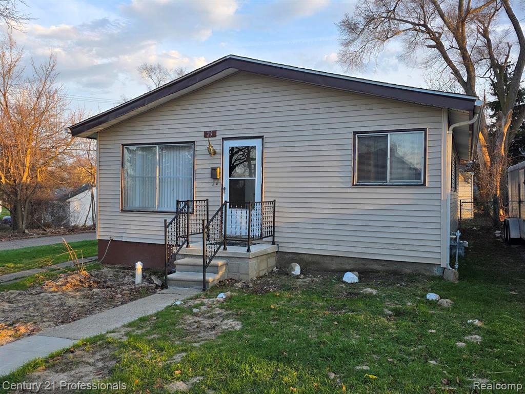 23 Hillsmont Avenue, Pontiac, MI 48341 — front exterior