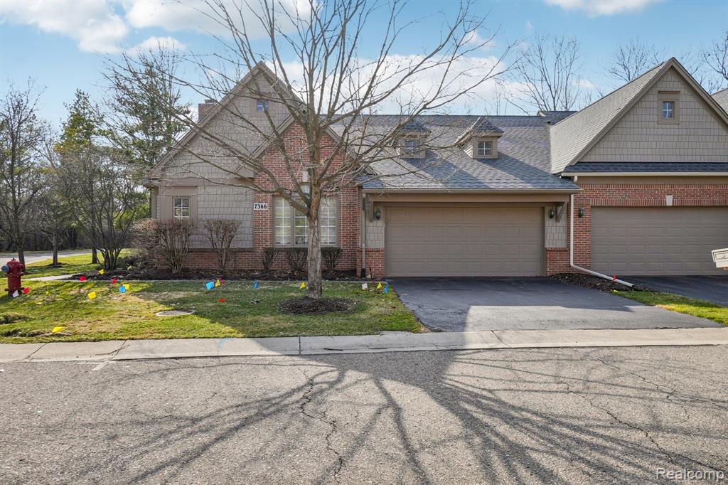 7366 Crackling Creek Circle, 1, West Bloomfield, MI — Photo 2