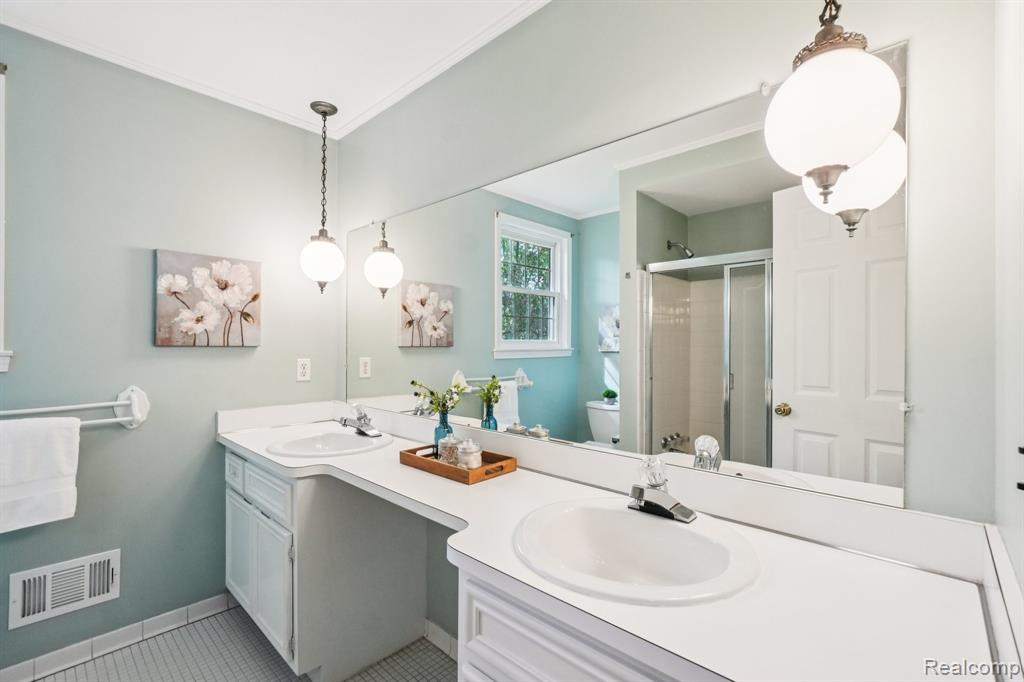 5372 Fieldcrest Drive, Shelby Twp, MI 48316 — Photo 25