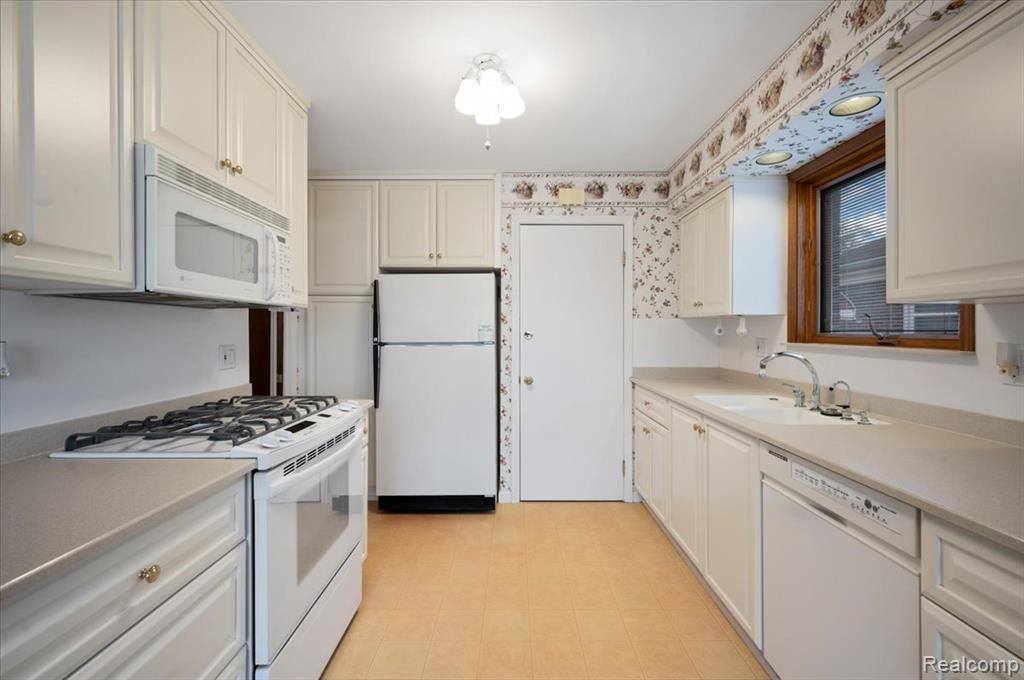 2211 White Avenue, Lincoln Park, MI 48146 — Photo 12