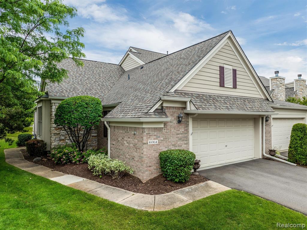 16964 LOCHMOOR Circle E, Northville, MI 48168 — Photo 37