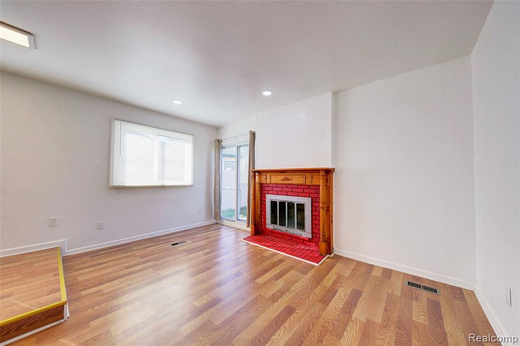 35030 Michelle Drive, Romulus, MI 48174 — Photo 10