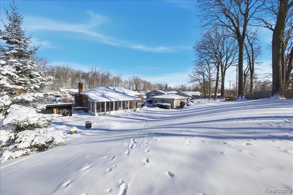 523 Tilmor Drive, Waterford, MI 48328 — Photo 39