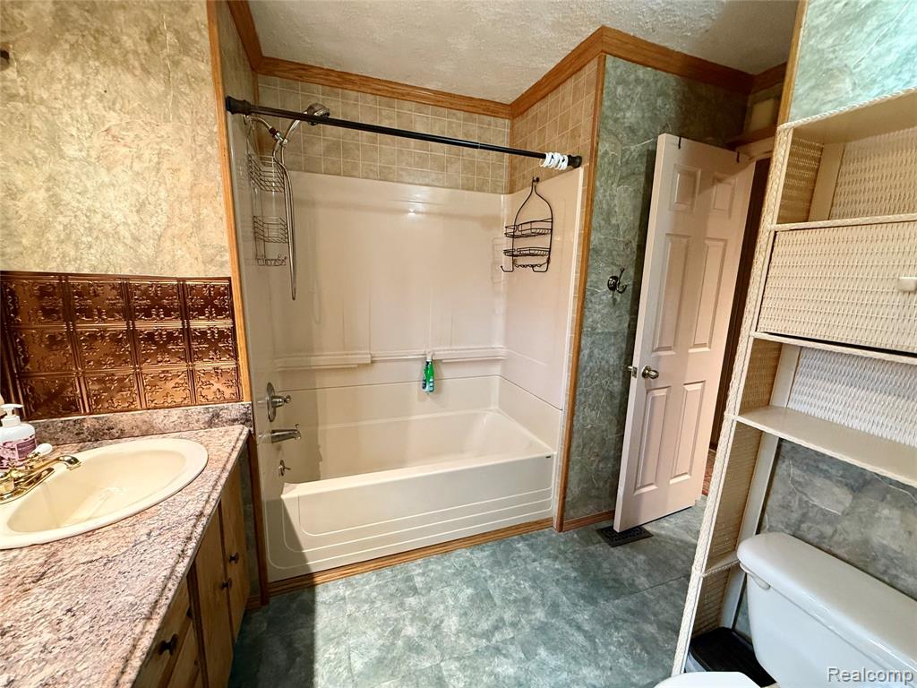 277 Glengarry Ct. W, Highland, MI — Photo 15
