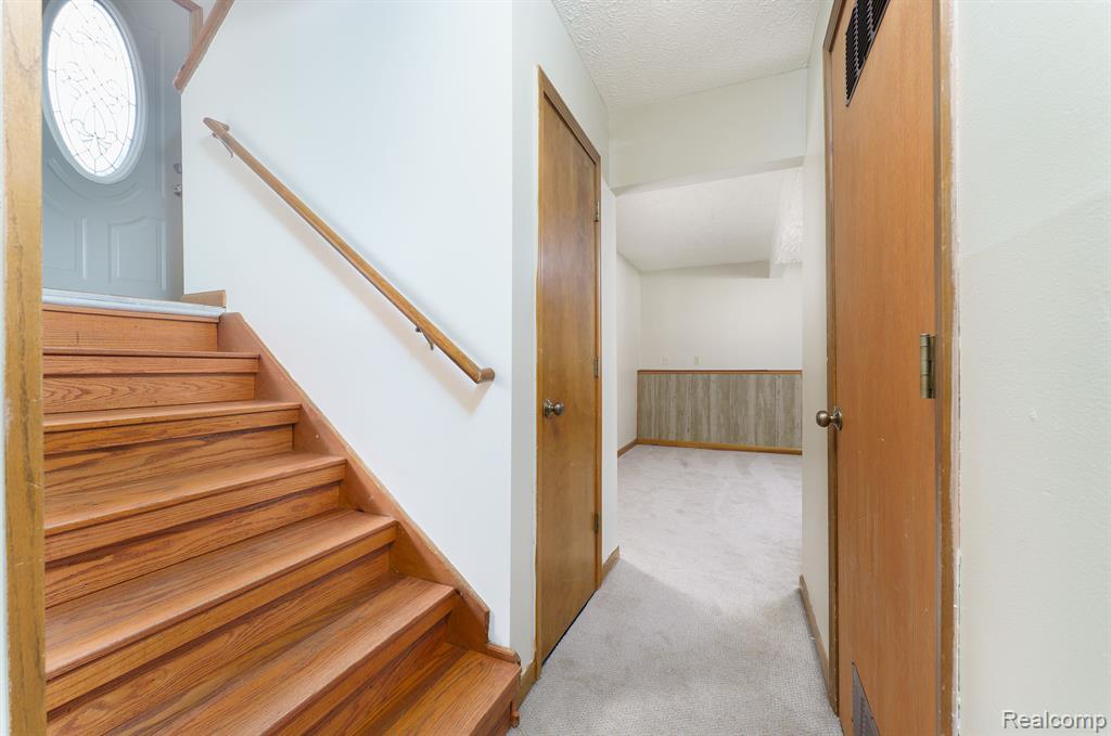 4136 CHICKORY Lane, Lansing, MI 48910 — Photo 11
