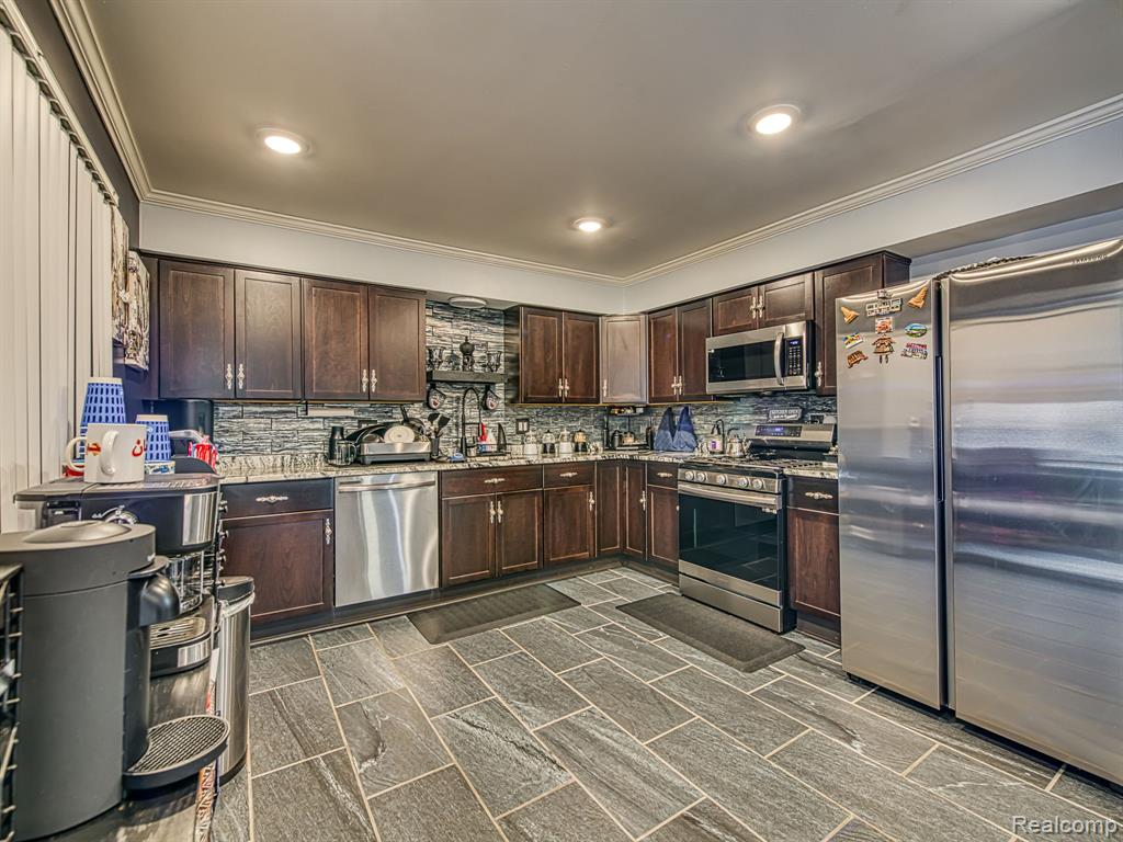 9514 Cass Avenue, Taylor, MI 48180 — Photo 6