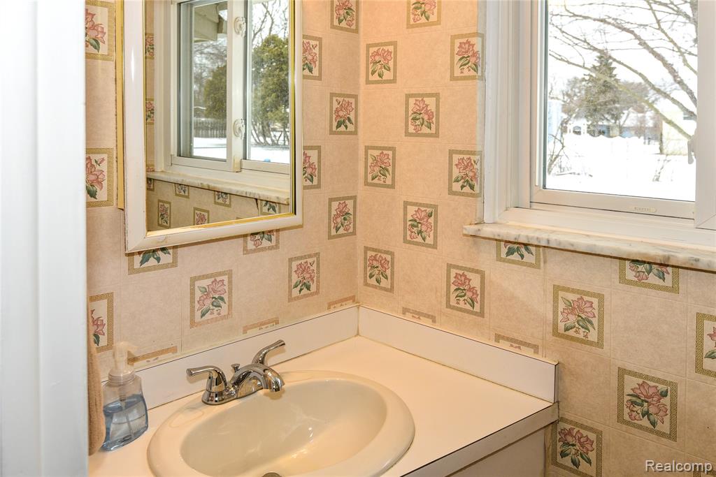 884 Eugene Drive, Oxford, MI 48371 — Photo 37