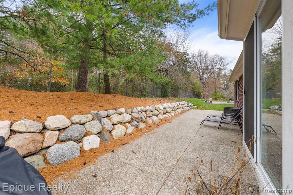 86 Crosbie, Lake Orion, MI 48362 — Photo 8