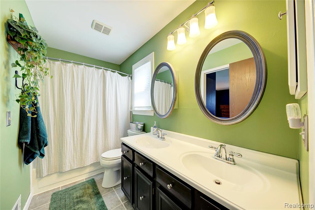 5646 New Meadow Drive, Ypsilanti, MI 48197 — Photo 30