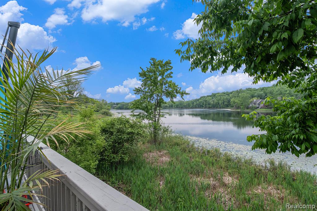 4825 Mirror Lake Drive, West Bloomfield, MI 48323 — Photo 31