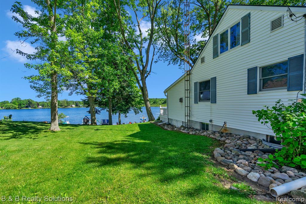423 LOU ALICE Drive, Columbiaville, MI 48421 — Photo 31