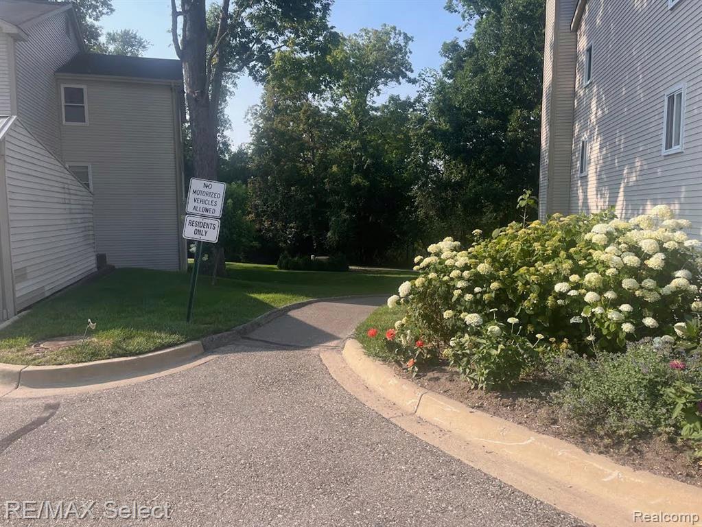 5024 Harbor Oak Drive, Waterford, MI 48329 — Photo 3