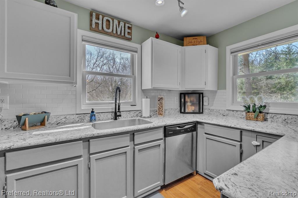 9514 CORNELL Avenue, Clarkston, MI 48348 — Photo 14