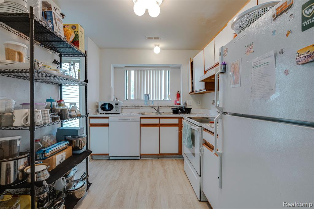42764 Lilley Pointe Drive, 165, Canton, MI 48187 — Photo 13