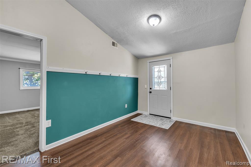 5052 Mary Sue Avenue, Clarkston, MI — Photo 10