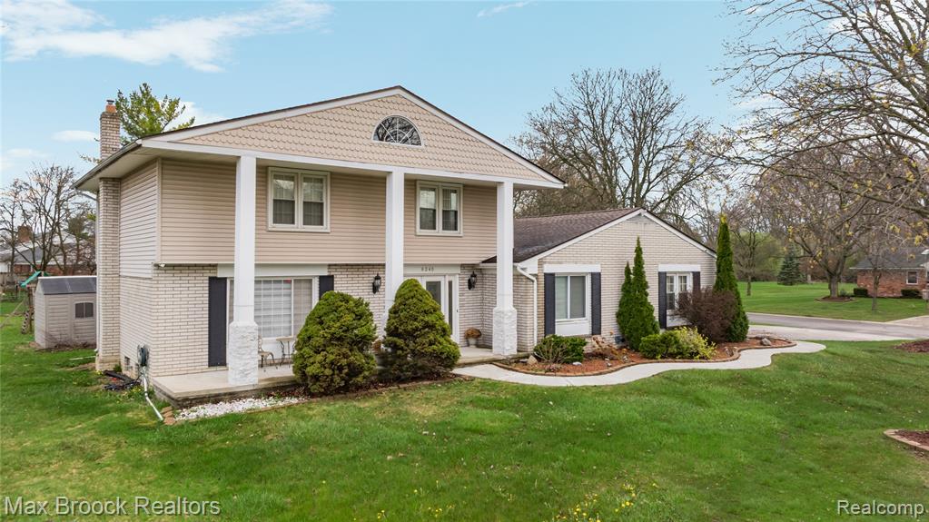 6240 Wynford Drive, West Bloomfield, MI — front exterior