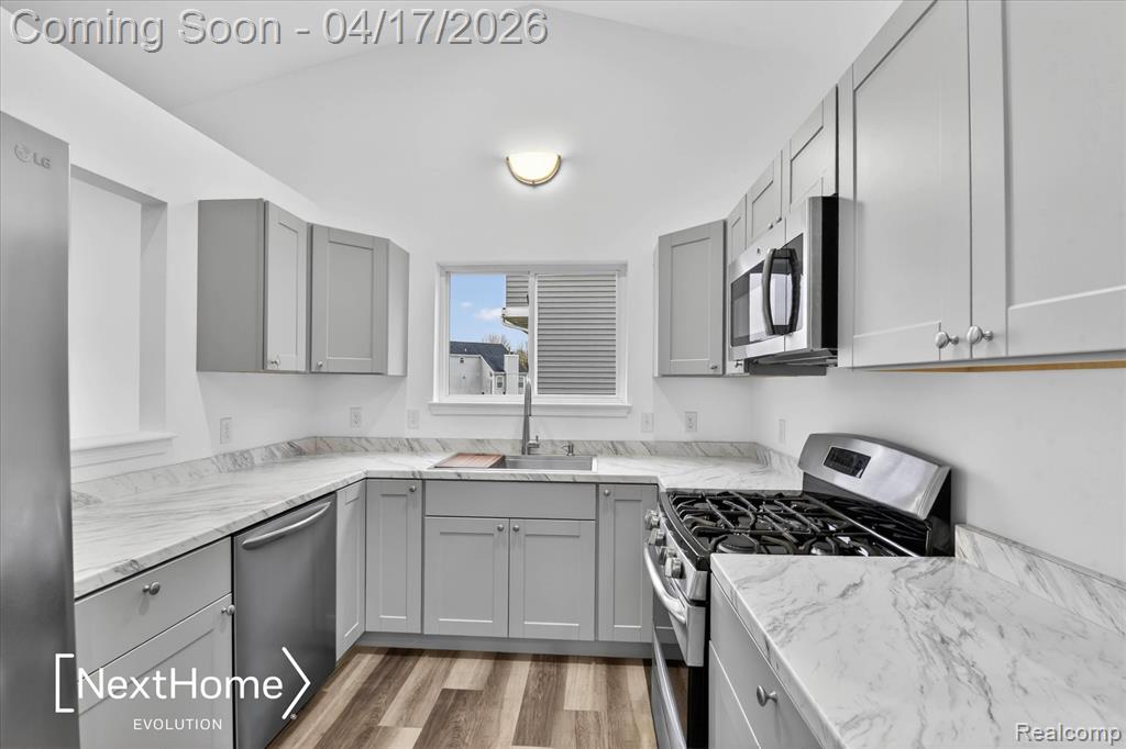 321 Oxford Court, Belleville, MI 48111 — Photo 14