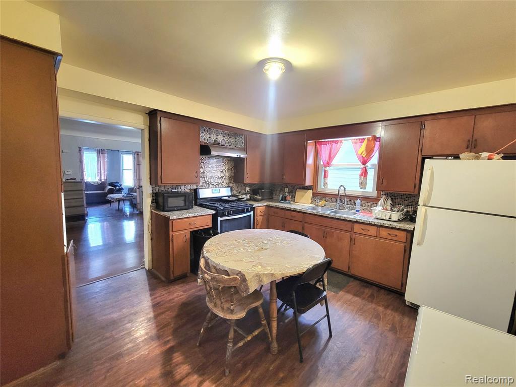 2282 Poland Street, Hamtramck, MI 48212 — Photo 7