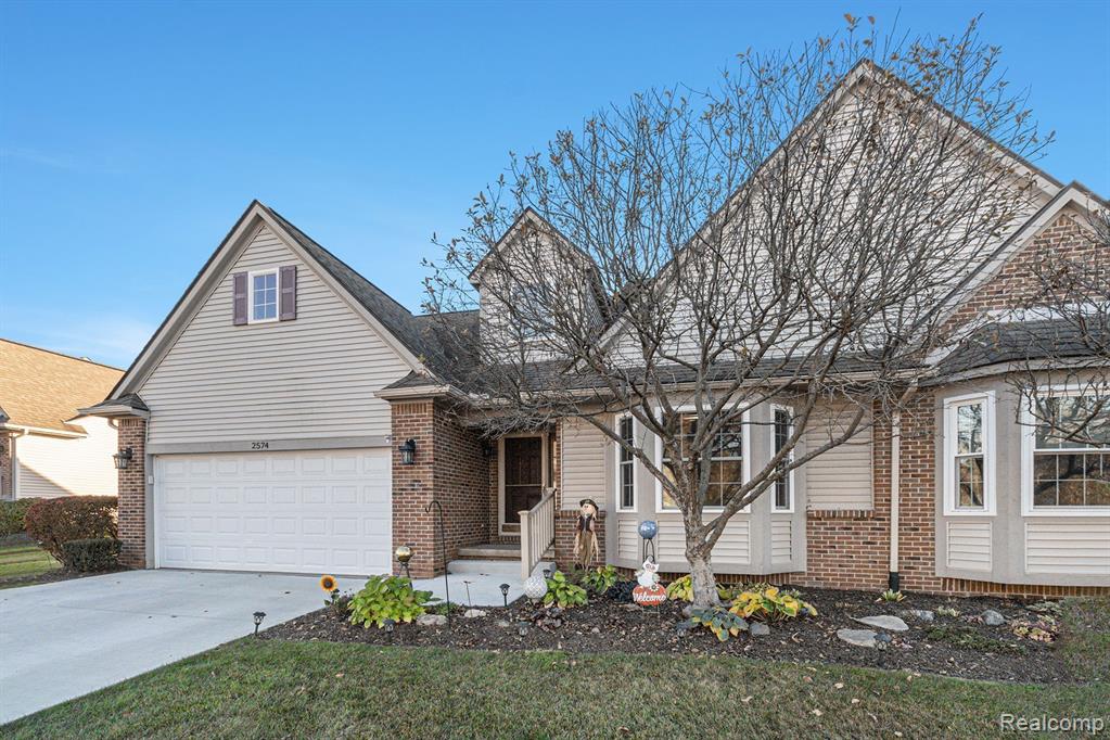 2574 KERRIA Drive, Howell, MI 48855 — Photo 36