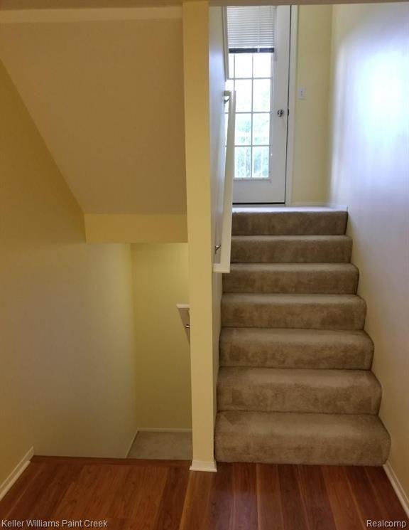 230 PARK GREEN Drive, Lake Orion, MI 48362 — Photo 2